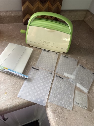 Cricut cuttlebug embosser die - cuttlebug,