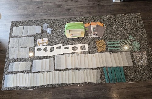 Cuttlebug manual die cutting - die, &